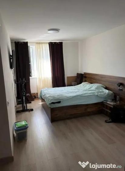Apartament cu 3 camere decomandat în Răcădău