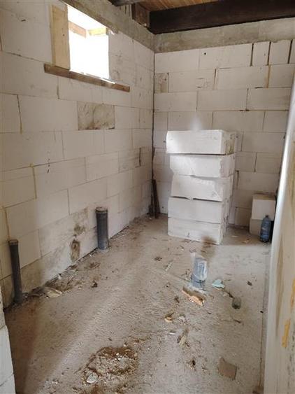 Casă individuală cu 7 camere cu Canalizare în Borzont