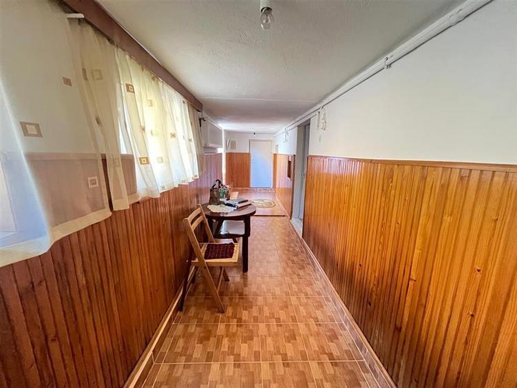 Casă individuală cu 4 camere cu Garaj în Lupeni