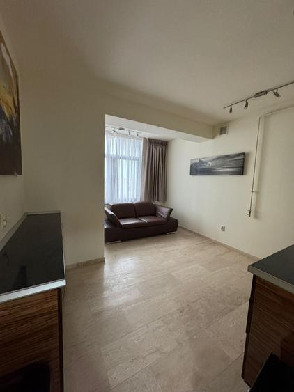 Apartament cu 4 camere decomandat, mobilat în Central