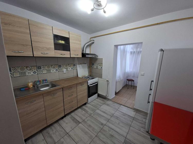 Apartament cu 2 camere decomandat în Piața Centrală
