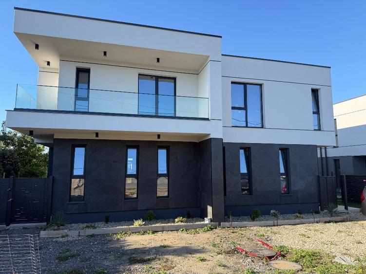 Duplex cu 4 camere cu Canalizare în Dumbrăvița