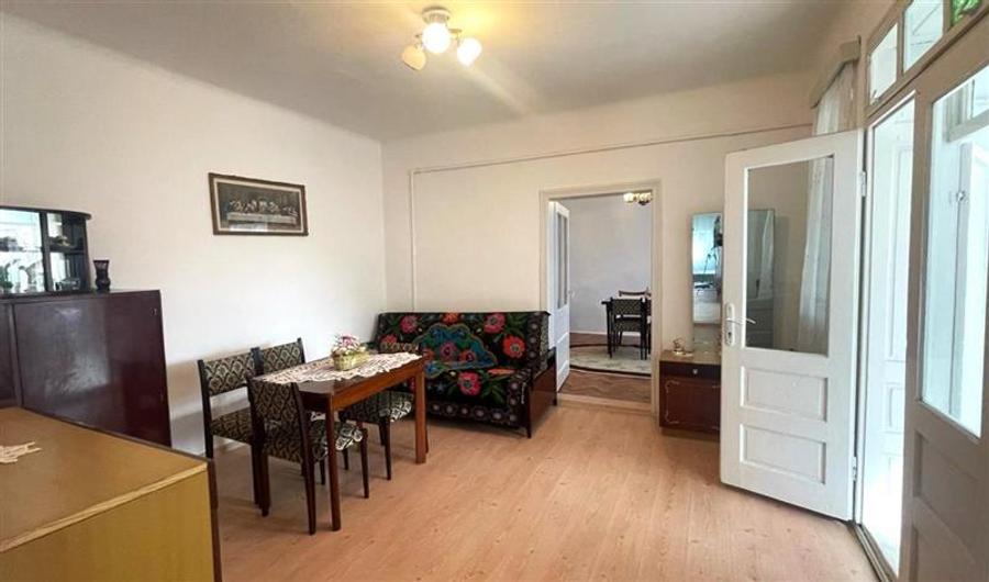 Apartament cu 3 camere decomandat, mobilat în Unirii