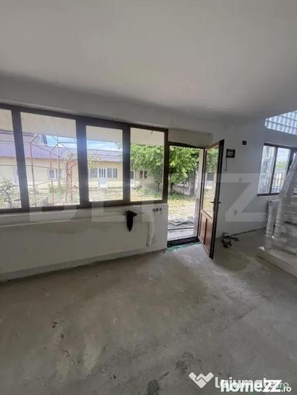 Casă cu 4 camere cu Teren 1027 Mp în Central