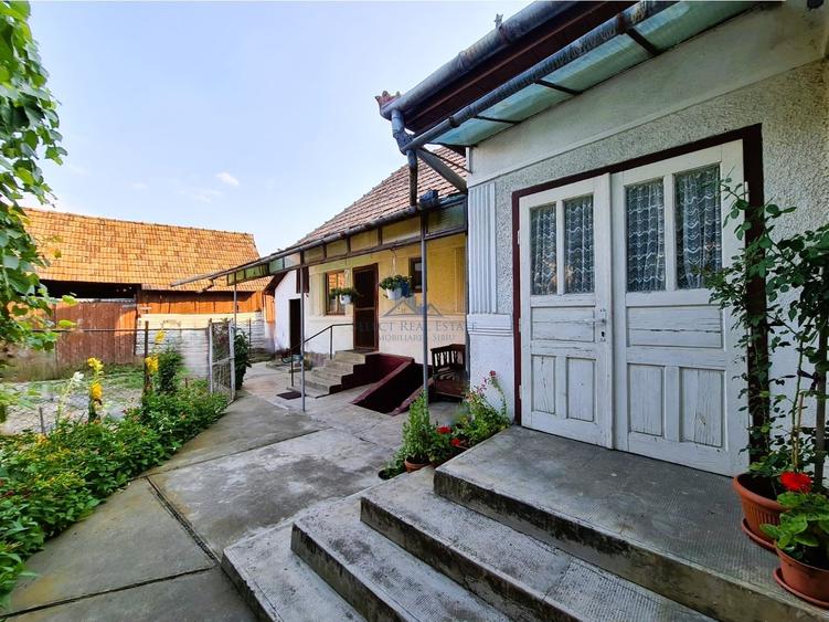 Casă individuală cu 4 camere cu Teren 1500 Mp în Târnăveni