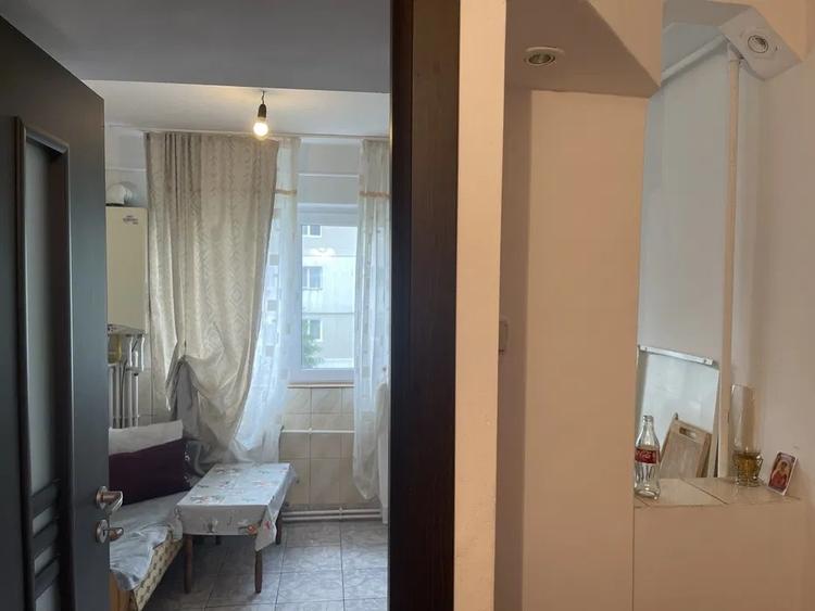 Apartament cu 3 camere semidecomandat, mobilat în Zimbru