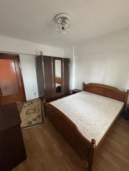 Apartament cu 3 camere decomandat în Gară