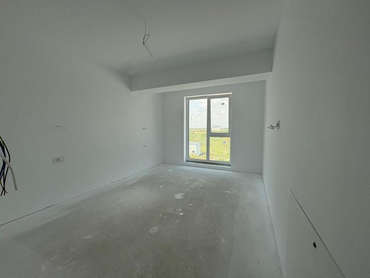 Apartament cu 3 camere semidecomandat în Vest