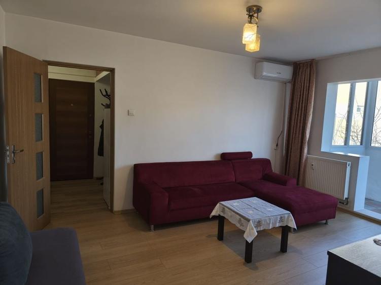 Apartament cu 2 camere semidecomandat în Craiovița Nouă