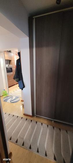 Apartament cu 3 camere decomandat în Florilor