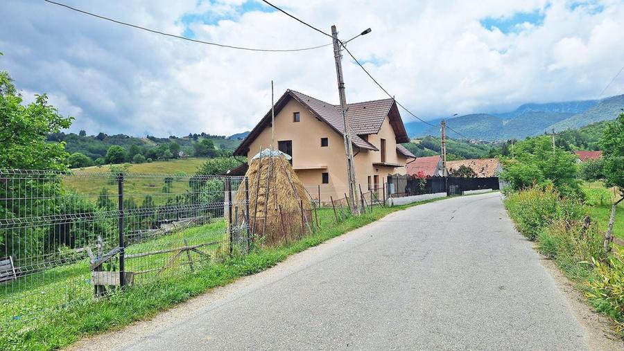 Teren Construcții intravilan de 1000 mp, în Peștera