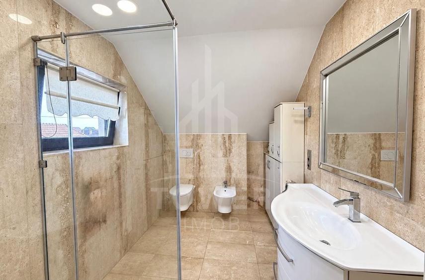 Casă individuală cu 7 camere cu Canalizare în Calea Poplăcii
