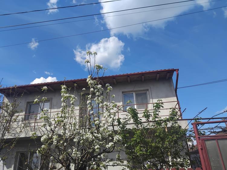Casă cu 4 camere cu Teren 400 Mp în Km 5