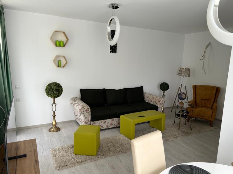 Apartament cu 2 camere decomandat în Lacul Tei