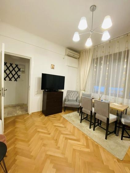 Apartament cu 2 camere semidecomandat, mobilat în Calea Victoriei