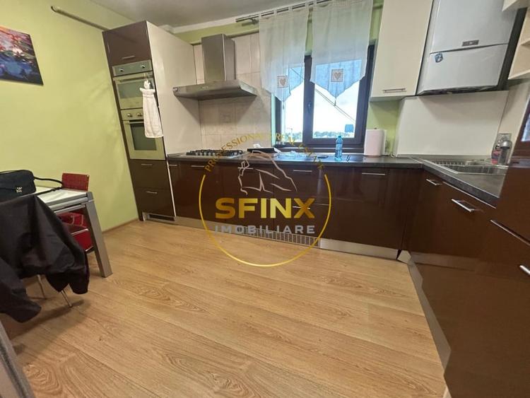 Apartament cu 3 camere decomandat, mobilat în Victoriei