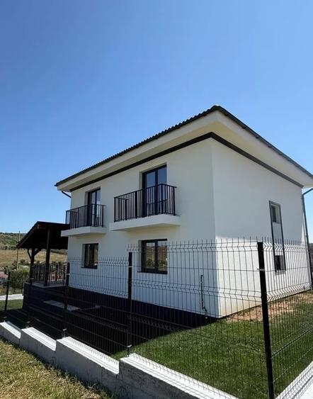 Casă individuală cu 4 camere cu Canalizare în Chinteni