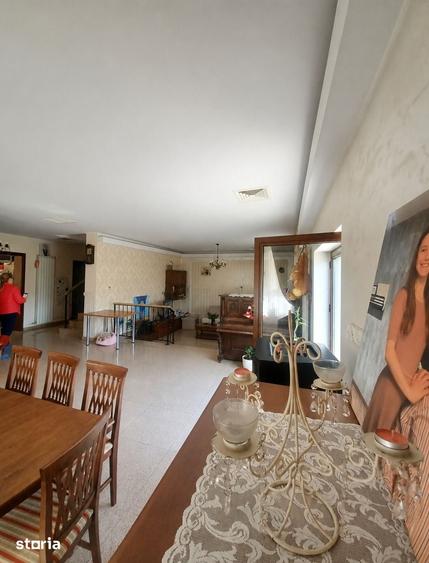 Casă cu 6 camere cu Teren 311 Mp în Giurgiului