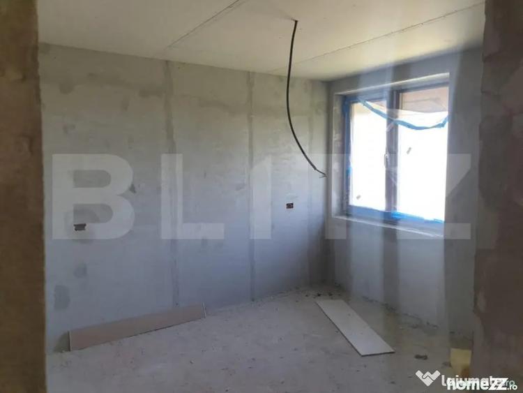 Casă cu 7 camere cu Teren 1000 Mp în Central