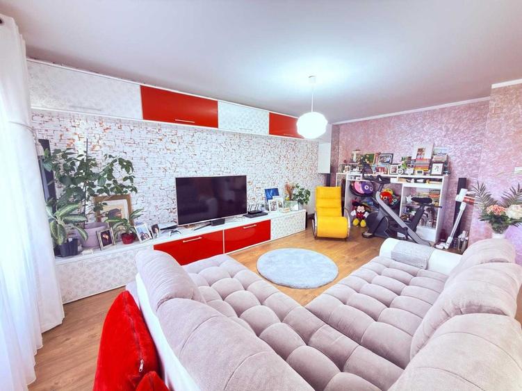 Apartament cu 3 camere decomandat în Nicolina
