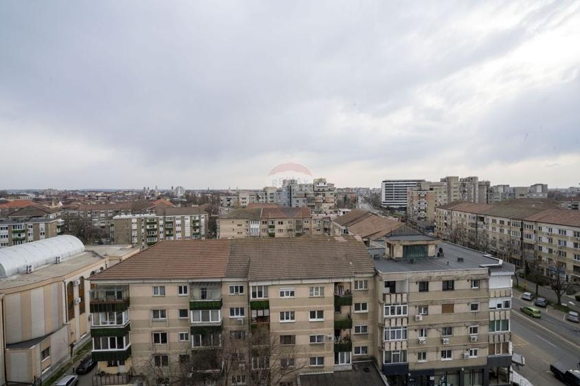 De vânzare apartament cu 4 camere, Bulevardul Decebal - 18
