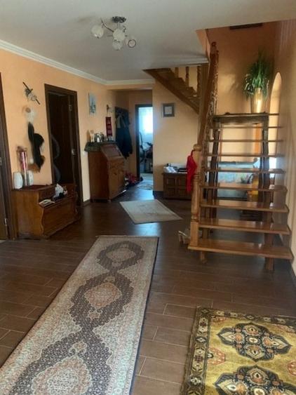 Casă cu 5 camere cu Canalizare în Vest