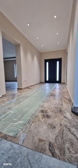 Casă cu 3 camere decomandat cu Teren 388 Mp în Agigea