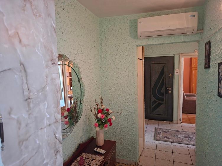 Apartament cu 3 camere decomandat, mobilat în Cantacuzino
