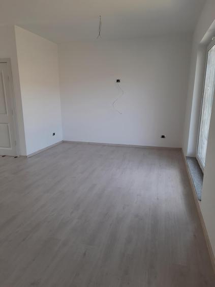 Duplex cu 4 camere cu Teren 250 Mp în Burdujeni
