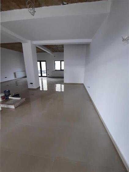 Spațiu comercial, de 76 mp, în Șelimbăr