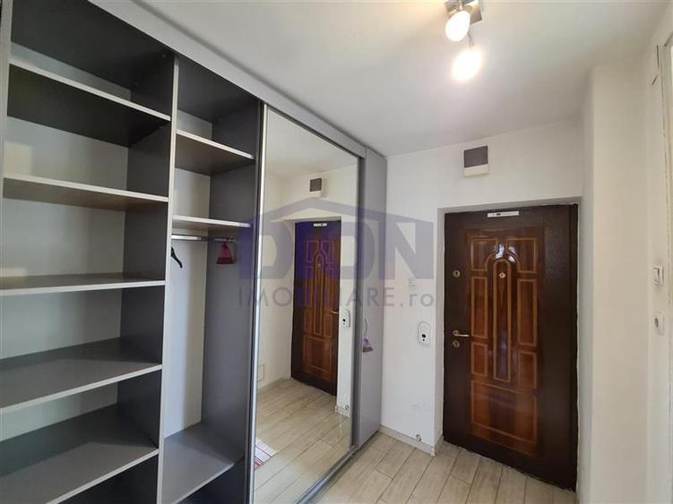 Garsonieră decomandată în Central