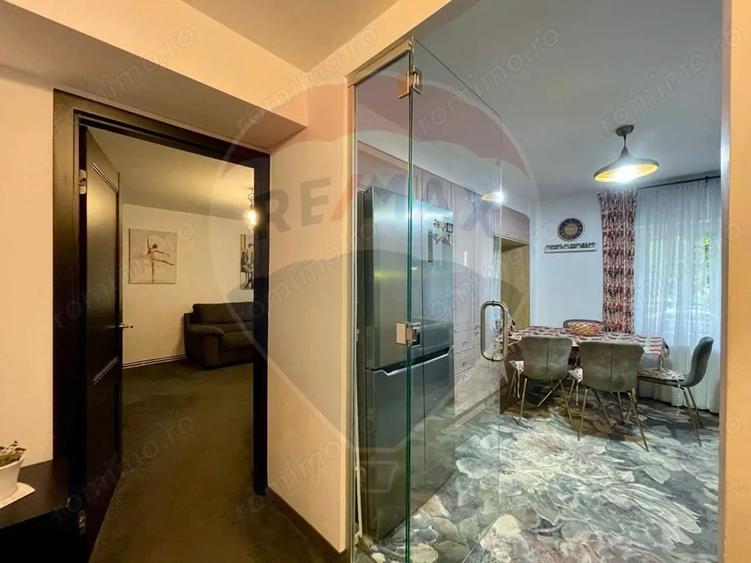 Apartament cu 4 camere decomandat în Noua
