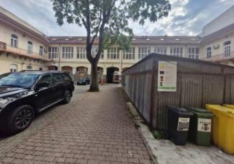 Apartament cu 3 camere în Centru Civic