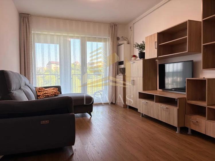 Apartament cu 3 camere semidecomandat, mobilat în Zorilor