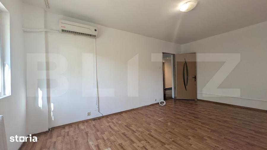 Apartament cu 4 camere decomandat în Republicii