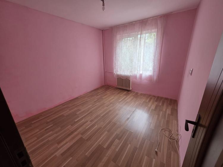 Apartament cu 3 camere decomandat în Rahova