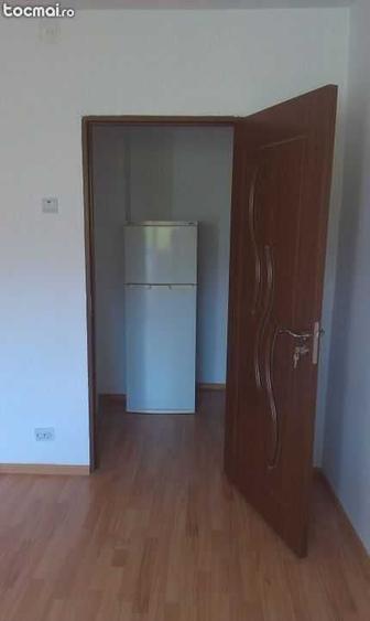 Garsonieră decomandată în Tei