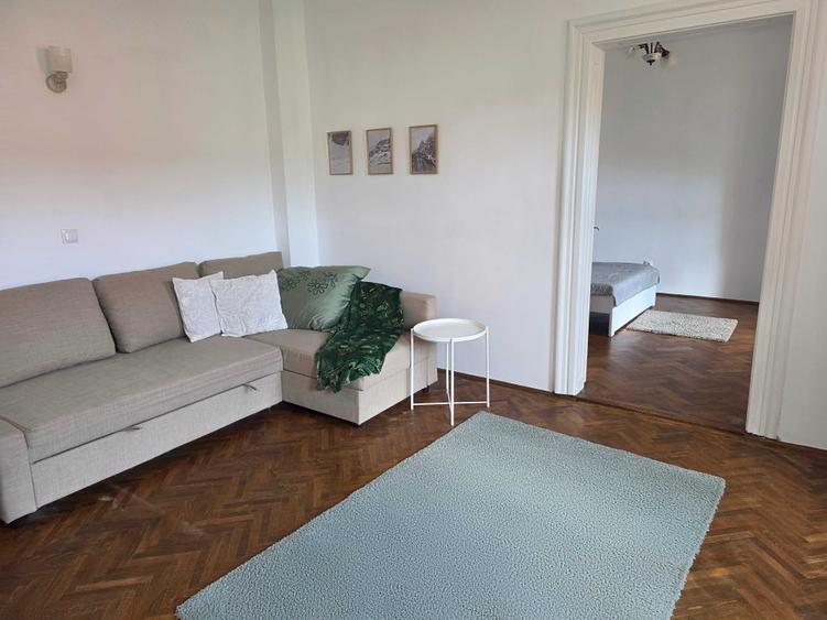 Apartament cu 2 camere semidecomandat, mobilat în Schei