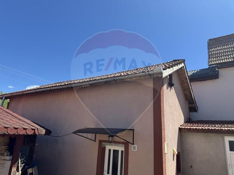 Casă individuală cu 4 camere cu Teren 195 Mp în Sălicea