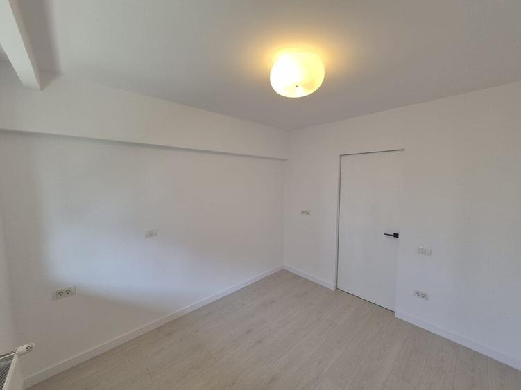Apartament cu 3 camere semidecomandat în Câmpia Libertății
