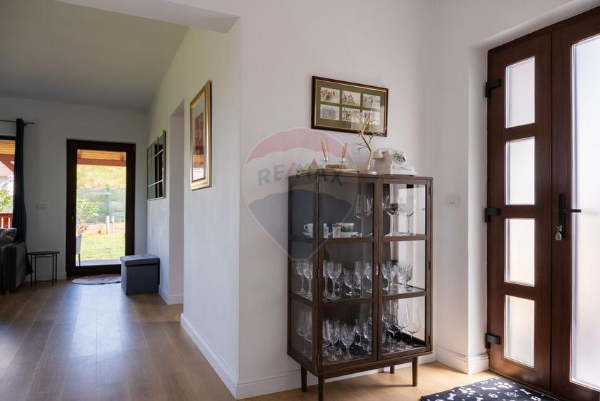 Casă individuală cu 4 camere cu Teren 680 Mp în Ciugud