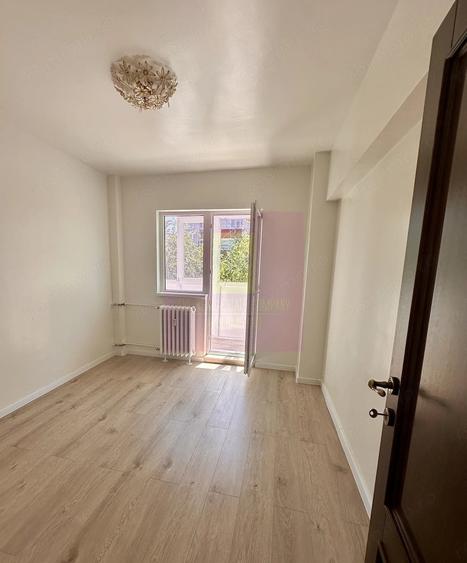 Apartament cu 4 camere semidecomandat în Ștefan cel Mare