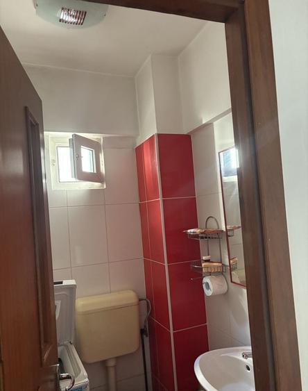 Apartament cu 3 camere decomandat, mobilat în Valea Ialomiței