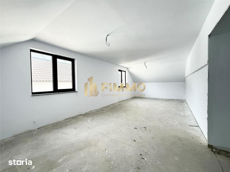 Casă cu 6 camere cu Teren 400 Mp în Ipotești