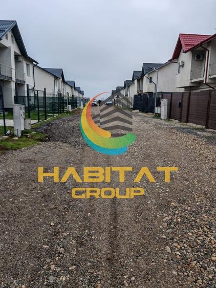 Duplex cu 4 camere cu Canalizare în Exterior Est