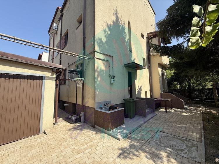 Casă individuală cu 4 camere cu Canalizare în Vatra Luminoasă