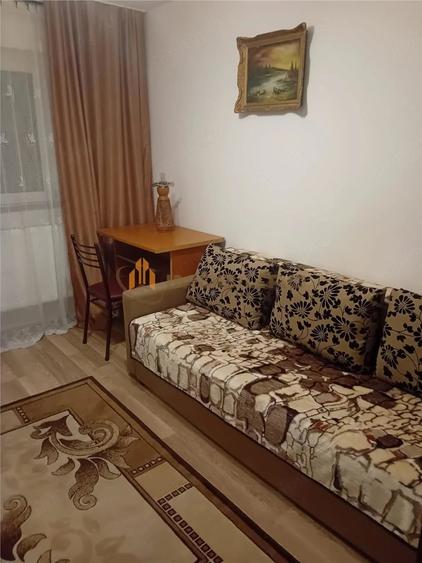 Apartament cu 3 camere semidecomandat în Alexandru cel Bun