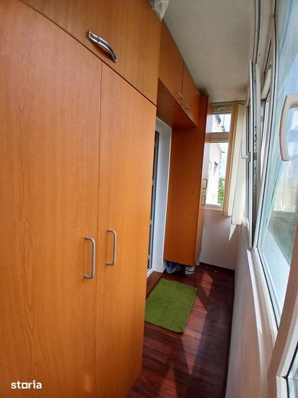 Apartament cu 4 camere decomandat în Berceni