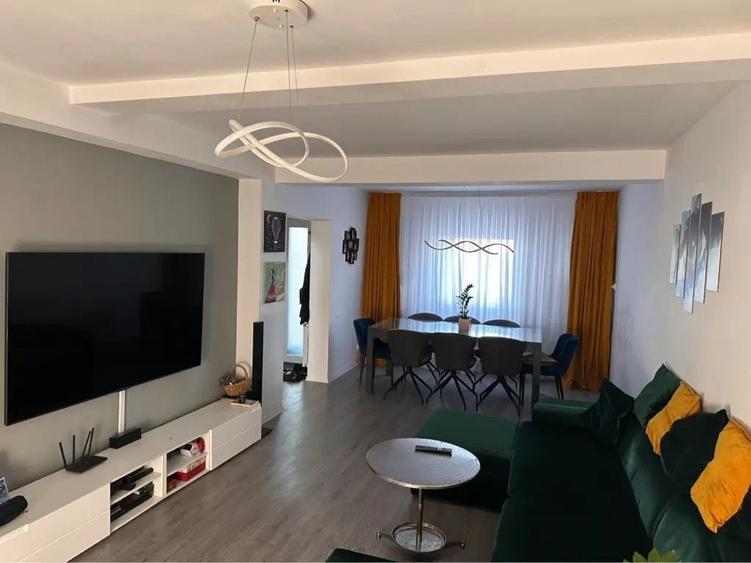 Casă individuală cu 4 camere cu Canalizare în Domnești