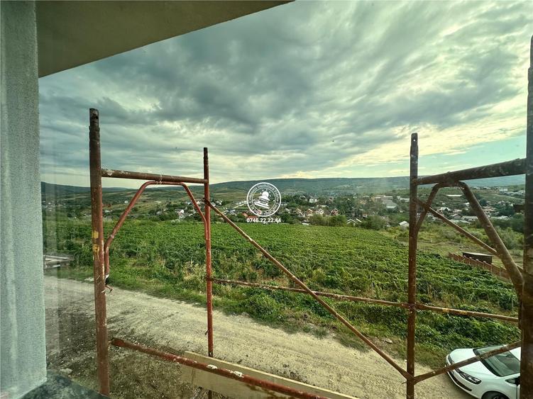 Casă cu 5 camere decomandat cu Teren 155 Mp în Tomești